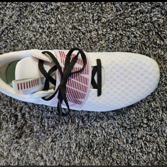 Nike renews. Womens 8, practicaly new - Picture 2 of 3